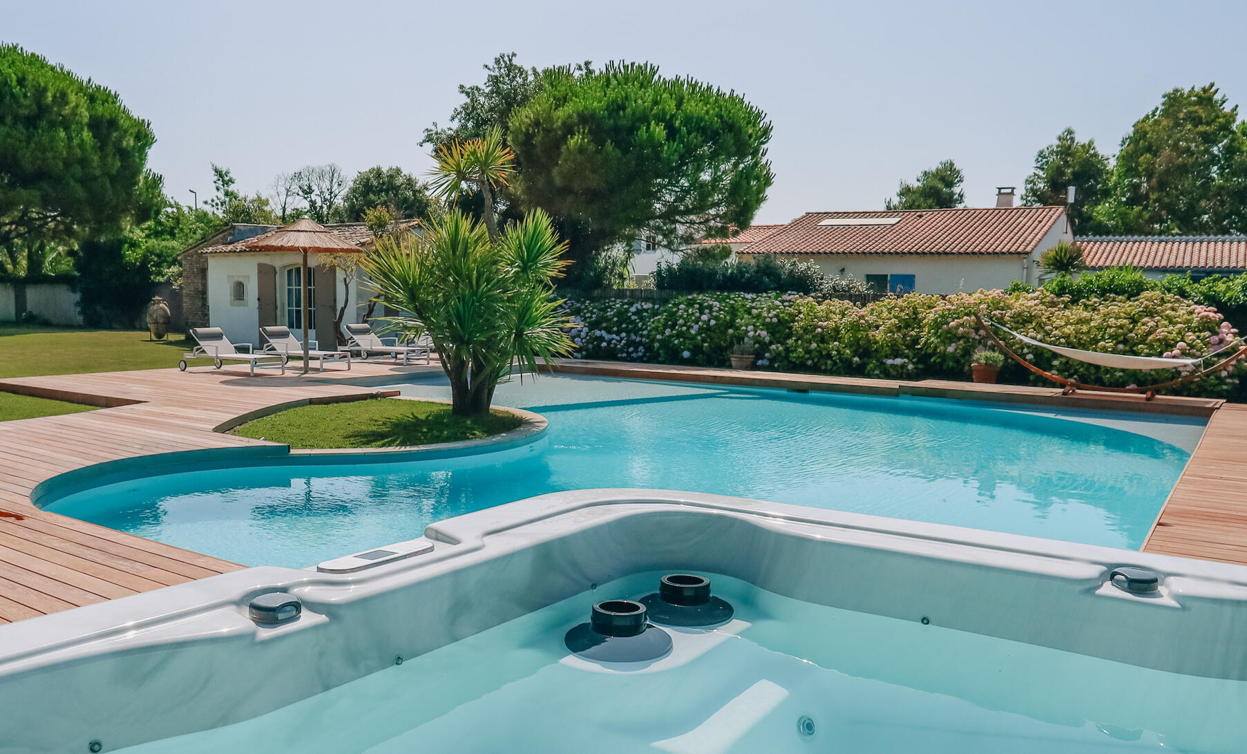 pool and jacuzzi pool maintenance