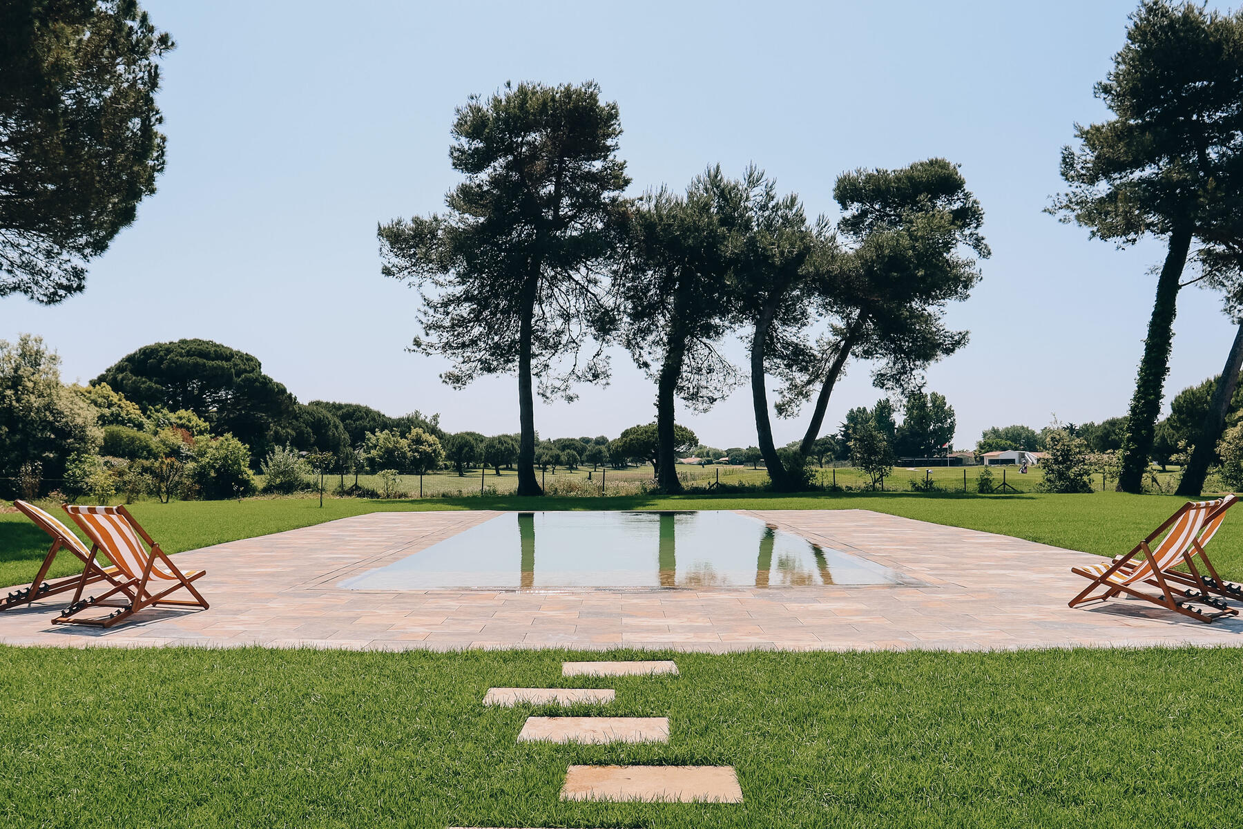 Île de Ré pool pool inspection prior to handover/signing