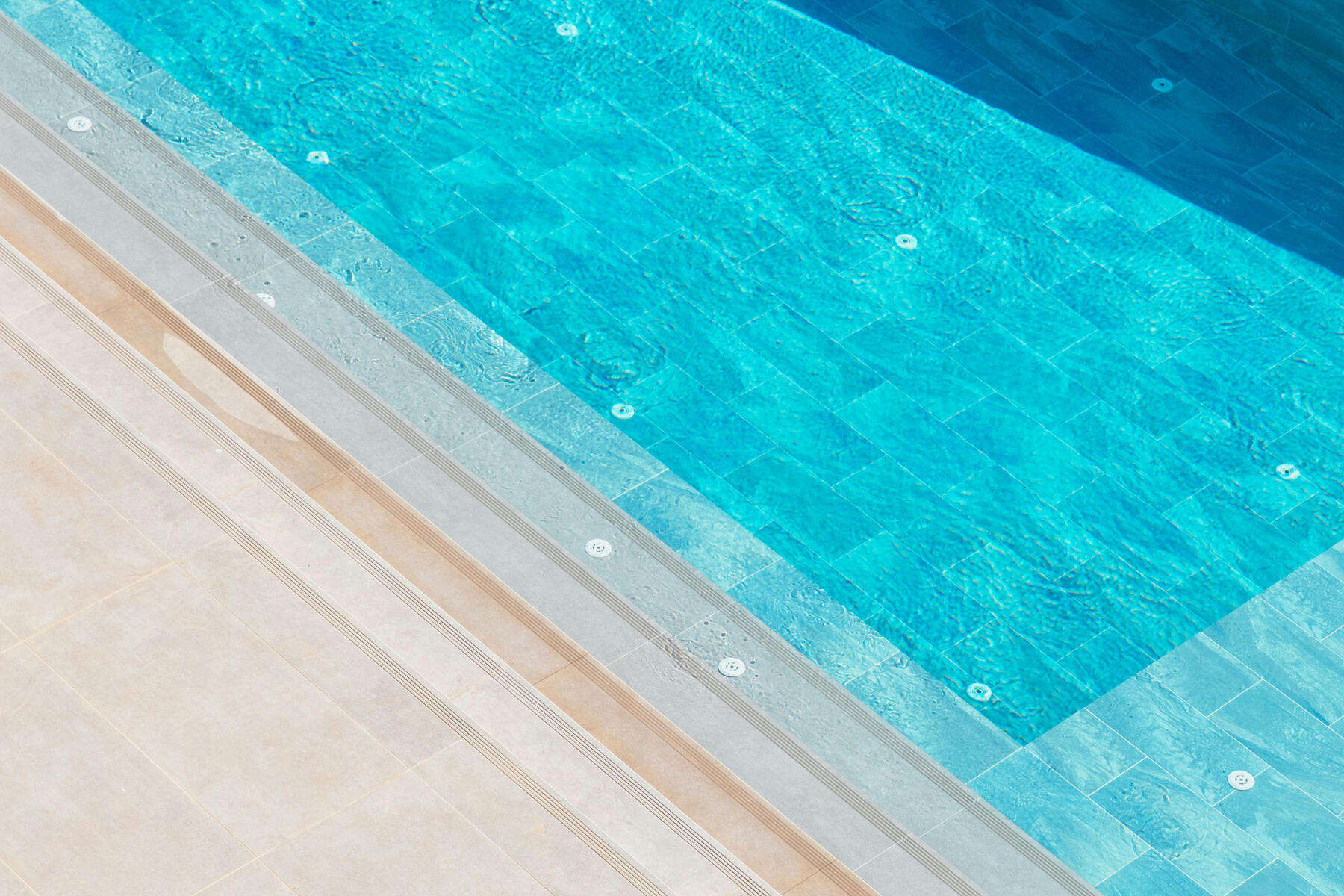 Île de Ré pool pool inspection prior to handover/signing