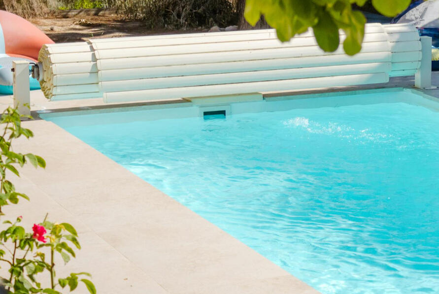 pool inspection prior to handover/signing
